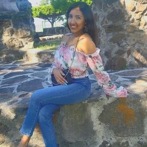 Meet your Posher, Andrea